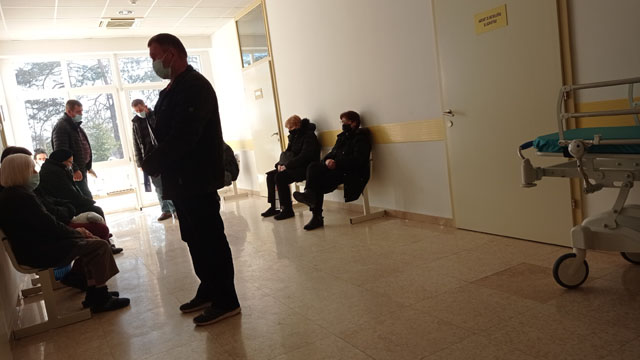 PAcijenti na čekanju za pregled                                                                                                                                                                                                                           